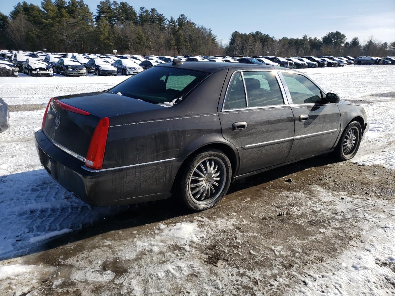 2009 Cadillac DTS - Image 3