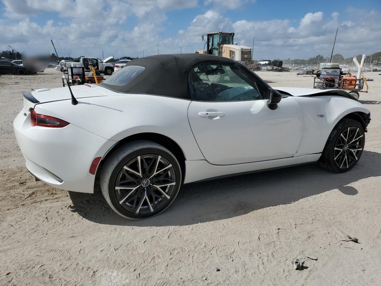 2016 Mazda MX-5 - Image 3