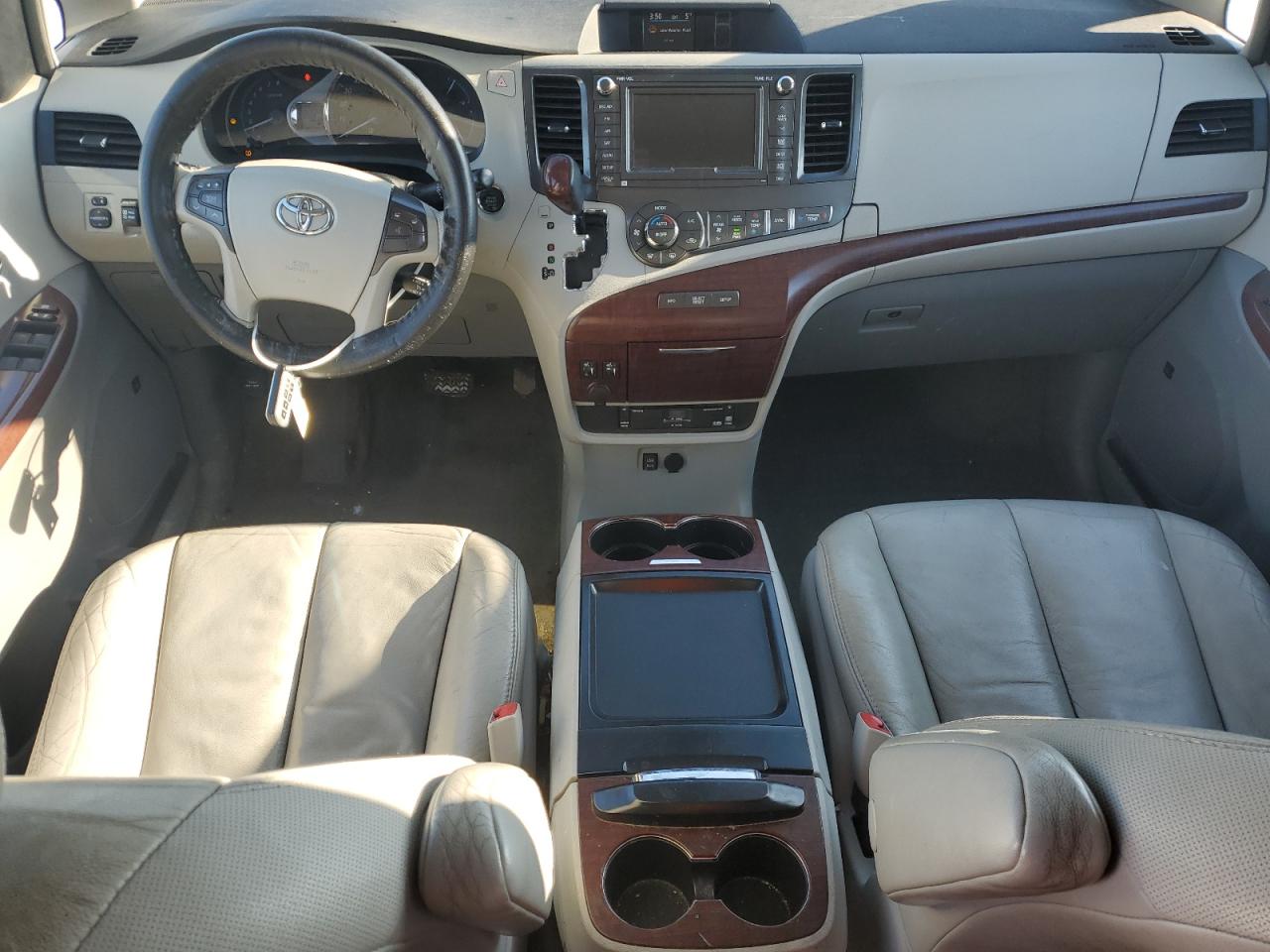 2011 Toyota Sienna - Image 8