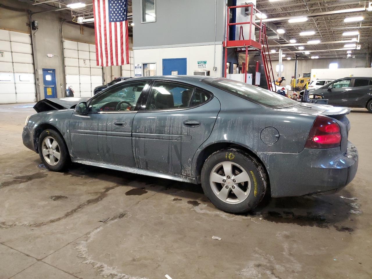 2006 Pontiac Grand Prix - Image 2