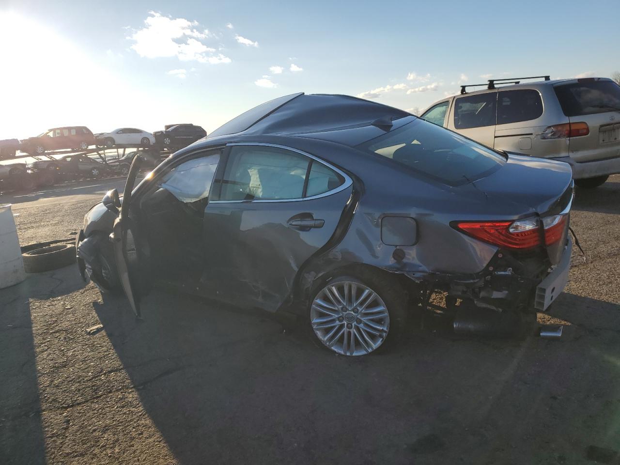 2015 Lexus ES - Image 2