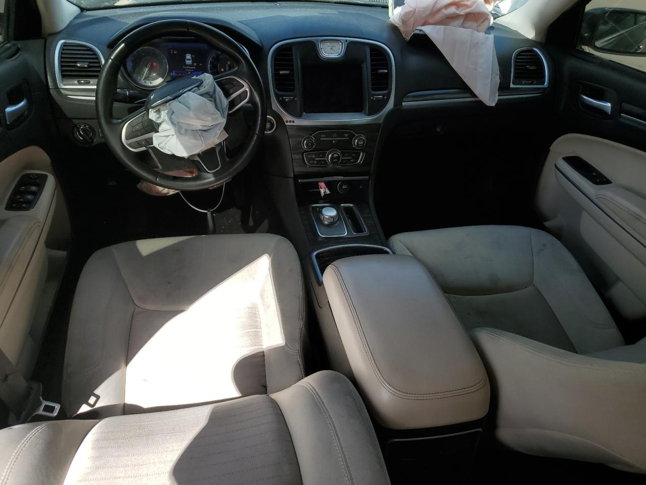 2020 Chrysler 300 - Image 8