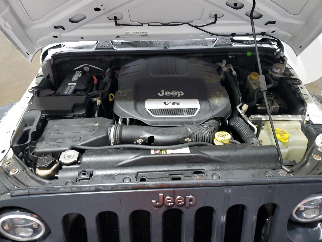 2016 Jeep Wrangler - Image 12