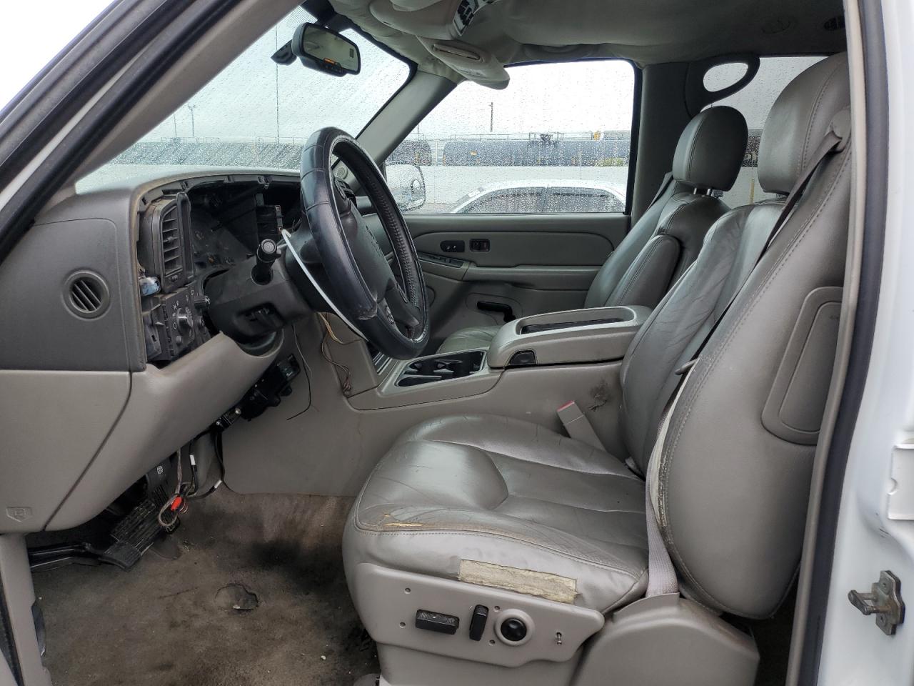 2004 GMC Yukon - Image 7