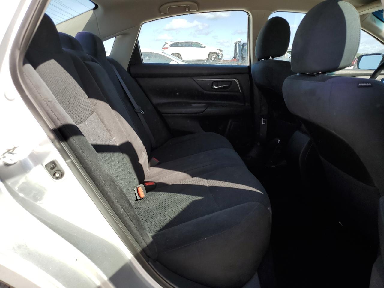 2015 Nissan Altima - Image 10