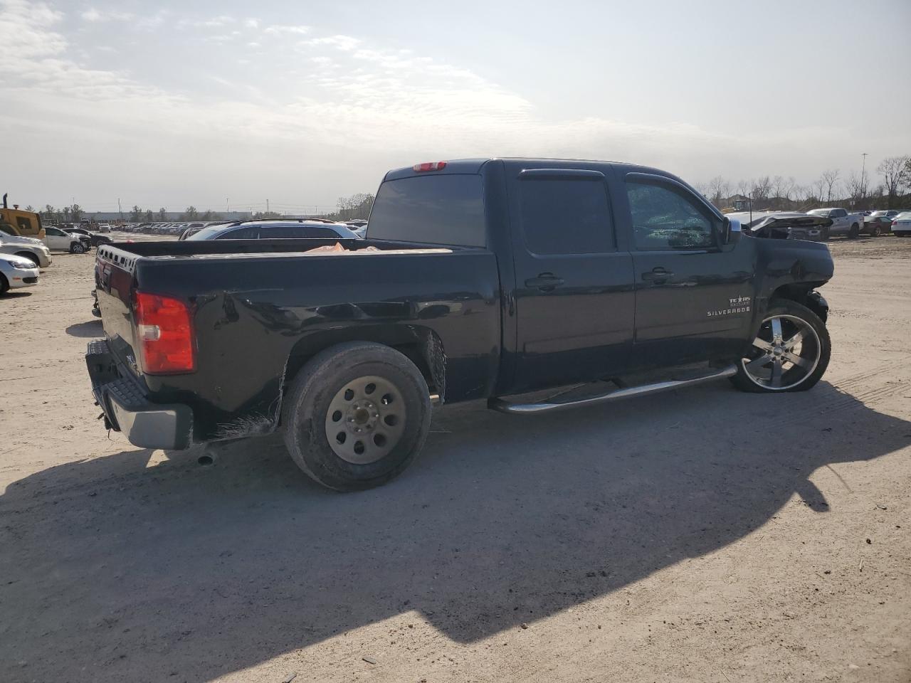 2007 Chevrolet Silverado - Image 3