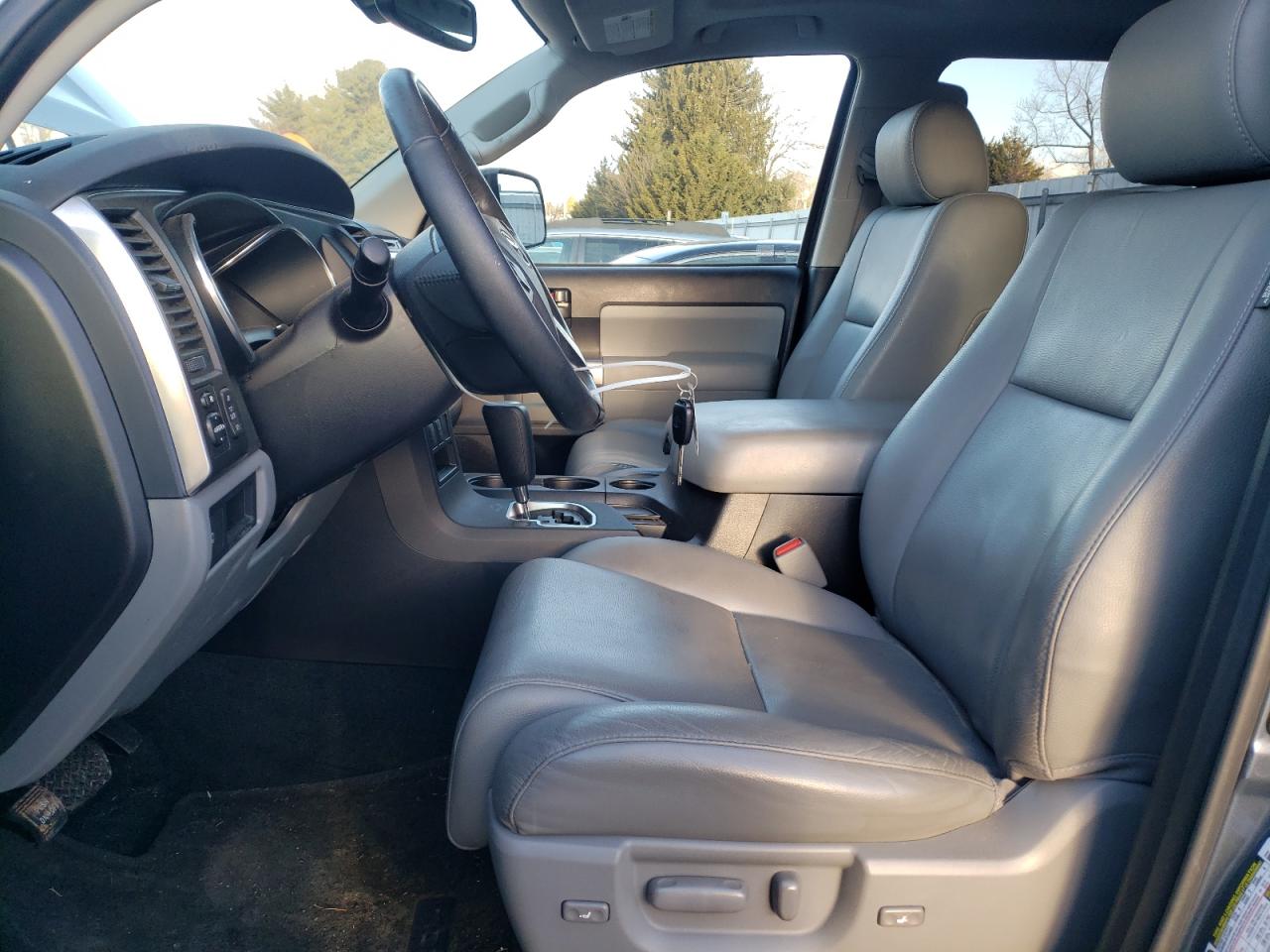 2018 Toyota Sequoia Sr5 VIN: 5TDBY5G1XJS156249 Lot: 45399255