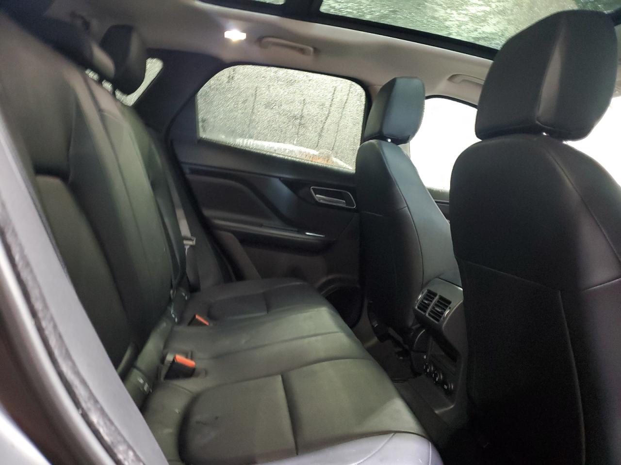 2018 Jaguar F-Pace - Image 11