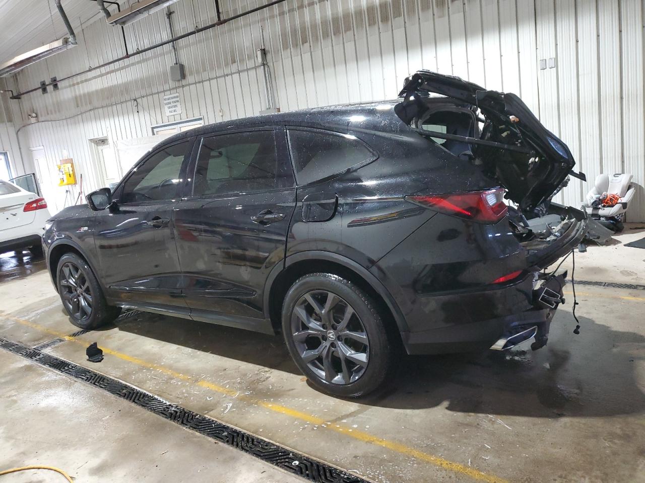 2022 Acura MDX - Image 2