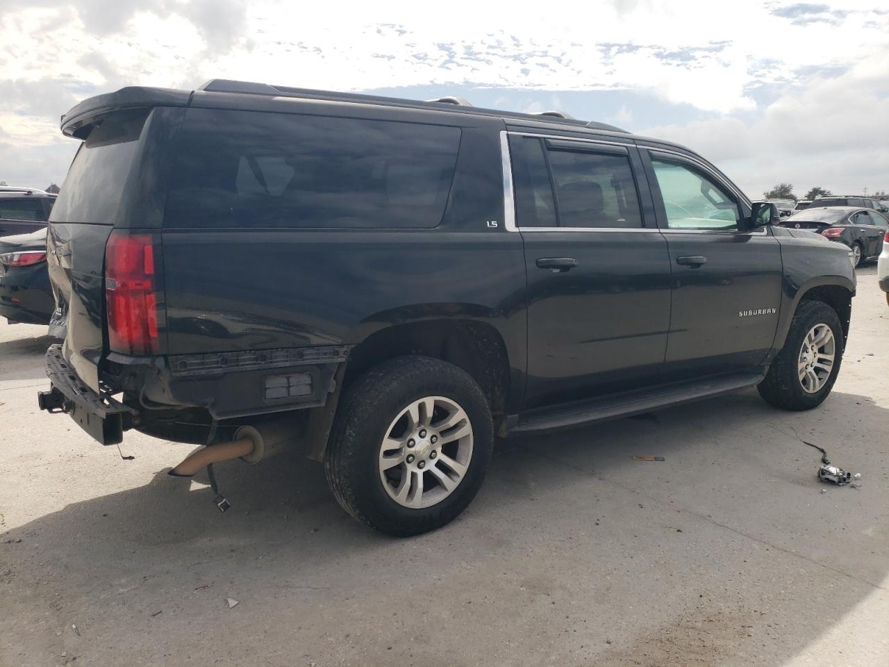 2016 Chevrolet Suburban - Image 3