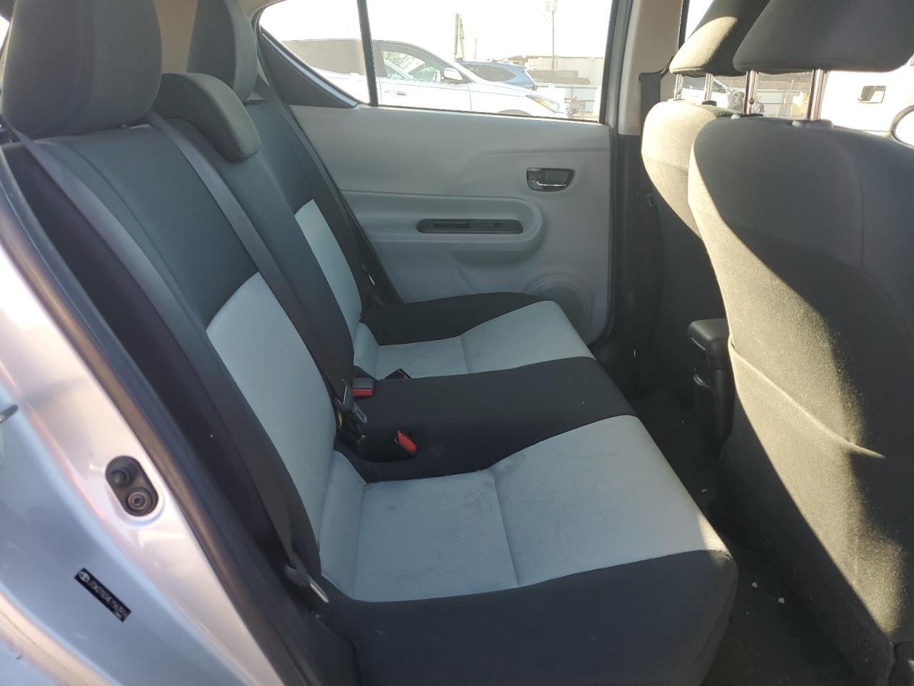 2014 Toyota Prius - Image 10