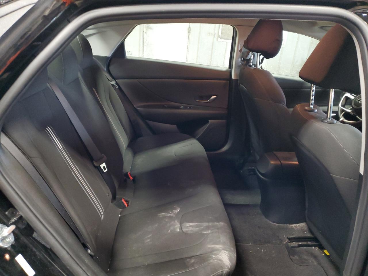 2022 Hyundai Elantra - Image 11