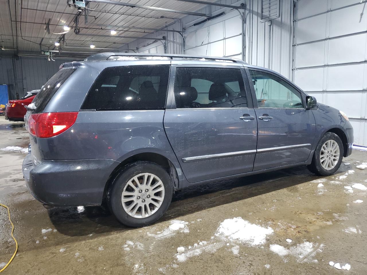 2009 Toyota Sienna - Image 3
