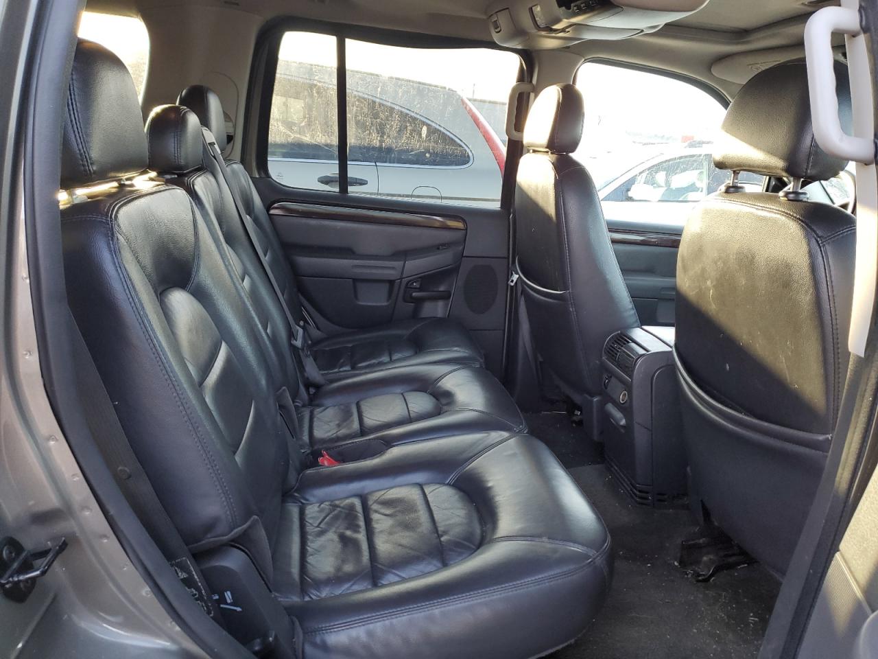 2003 Ford Explorer - Image 11