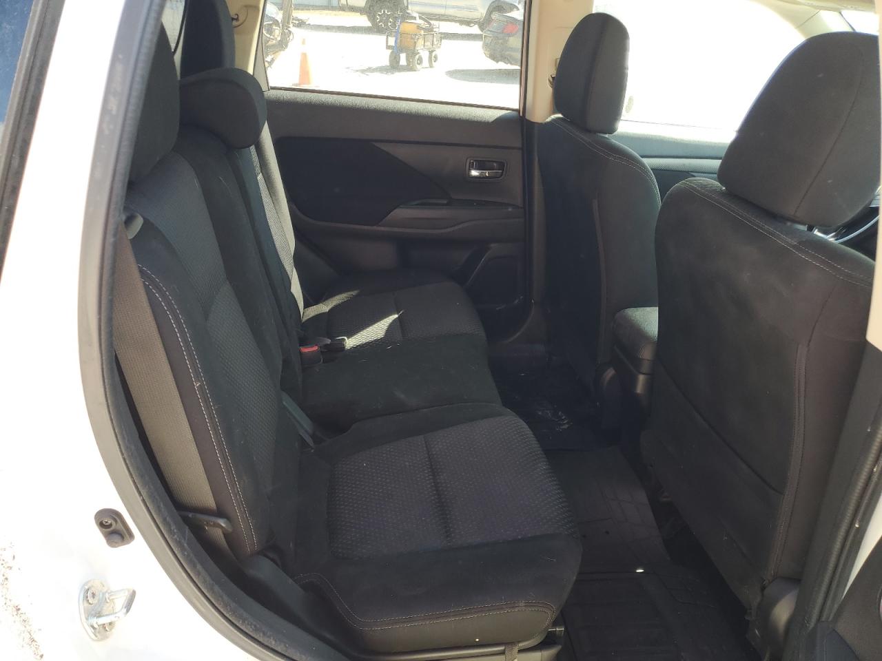 2016 Mitsubishi Outlander - Image 10