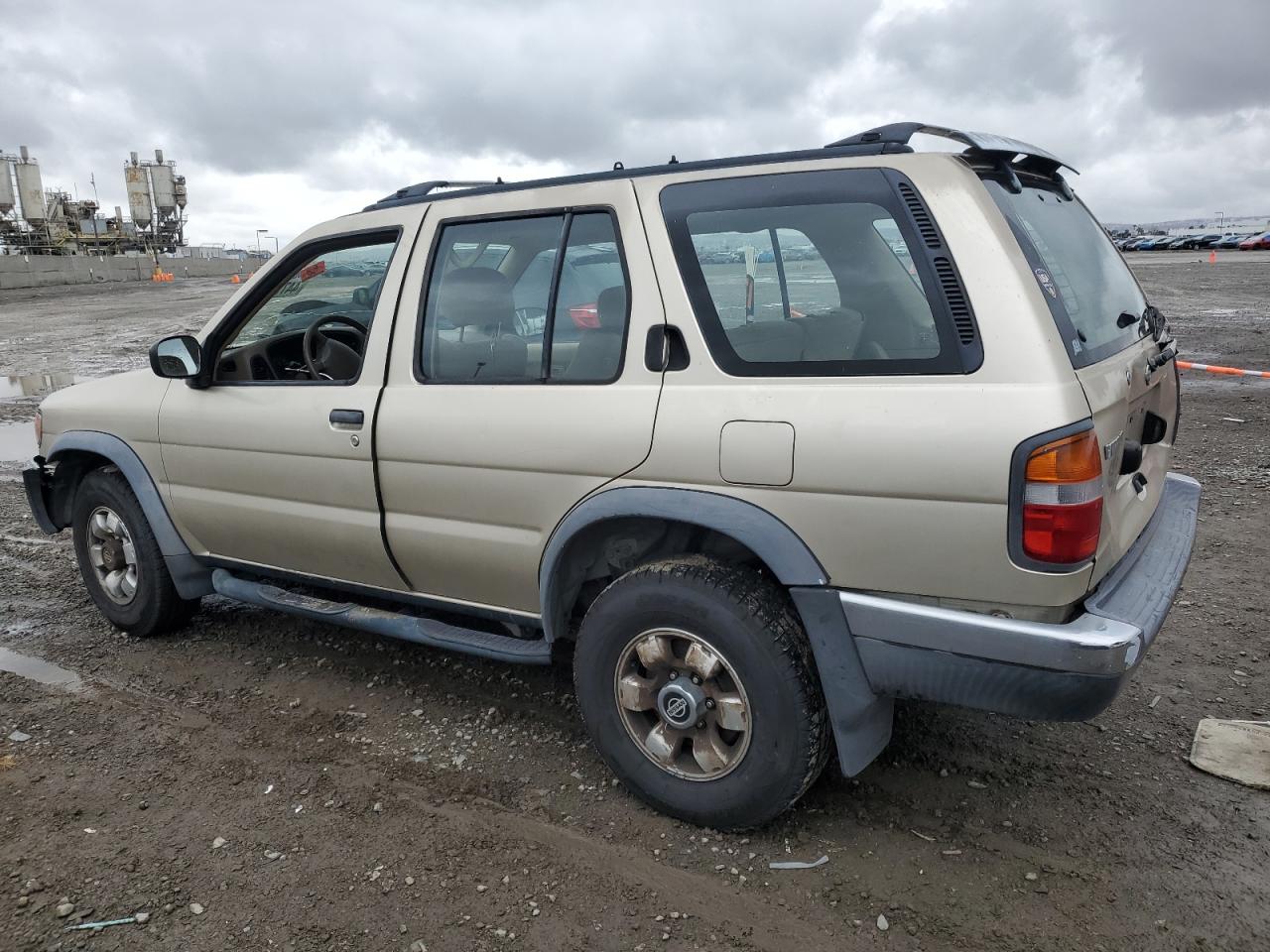 1999 Nissan Pathfinder - Image 2