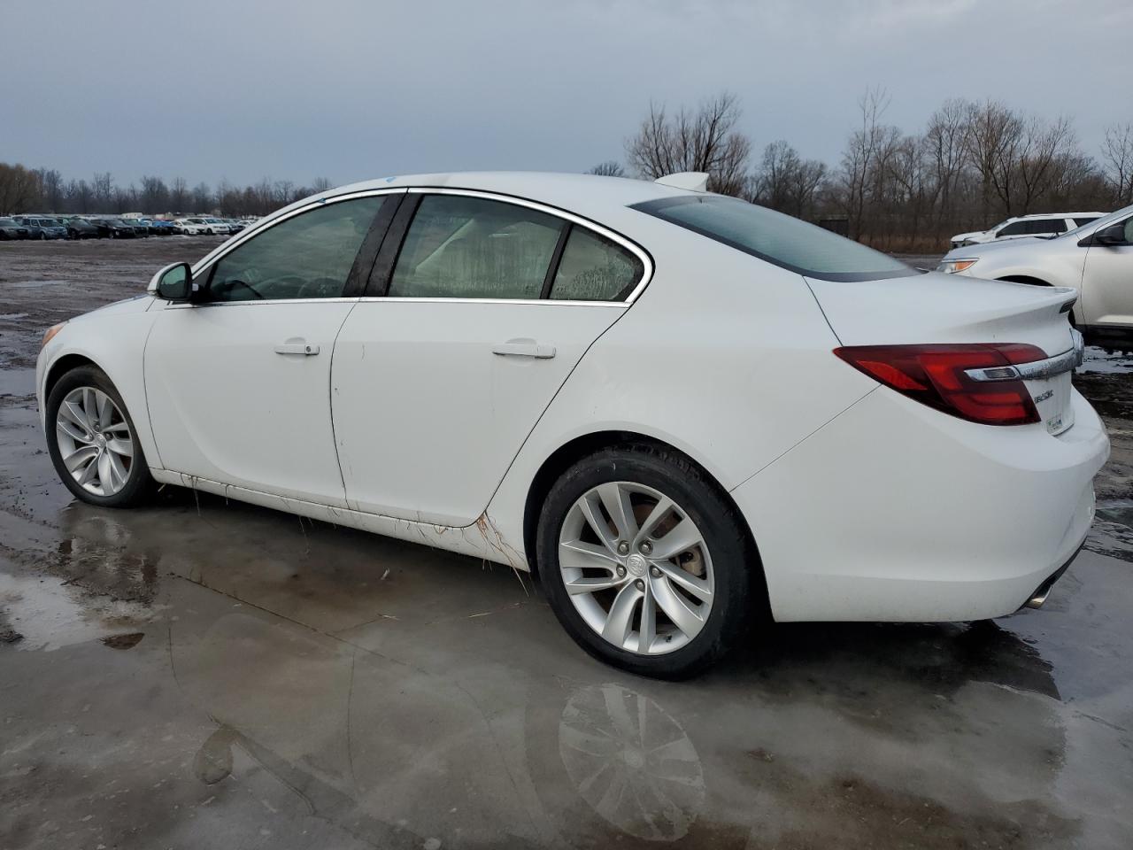 2016 Buick Regal - Image 2