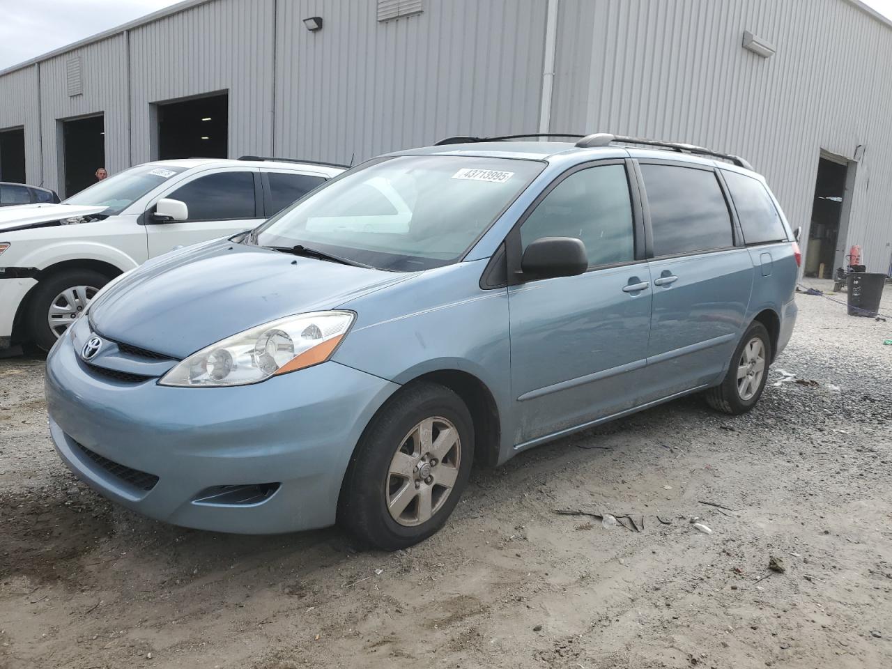 2008 Toyota Sienna - Image 1
