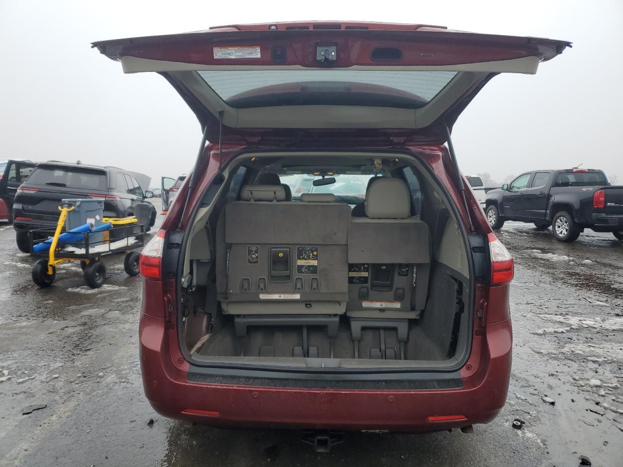 2015 Toyota Sienna - Image 6