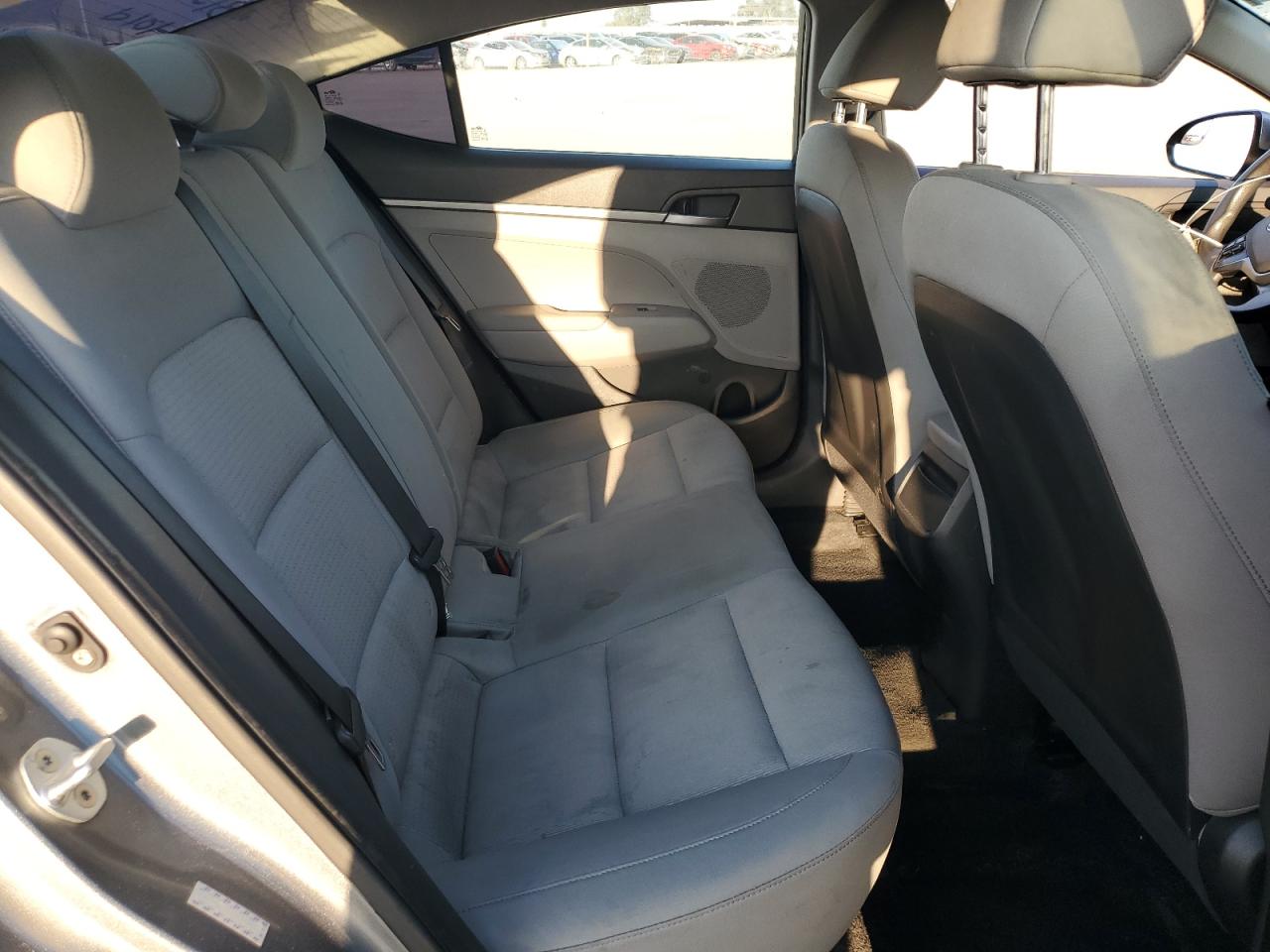 2017 Hyundai Elantra - Image 11