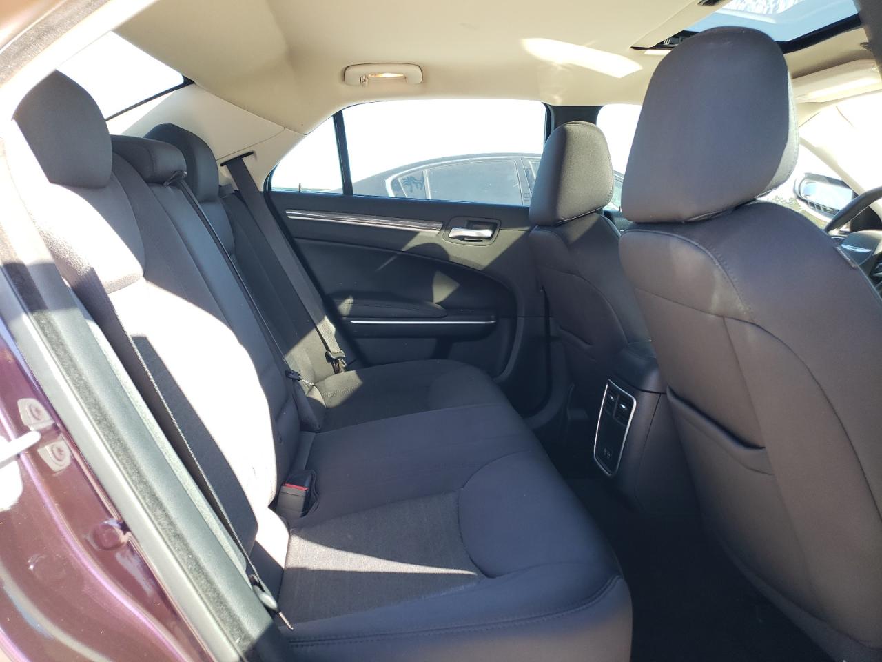 2021 Chrysler 300 - Image 10