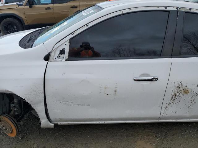  NISSAN VERSA 2019 White