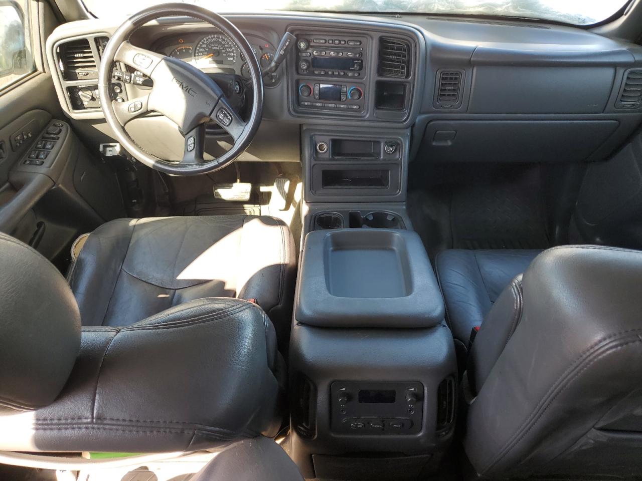 2004 GMC Sierra - Image 8