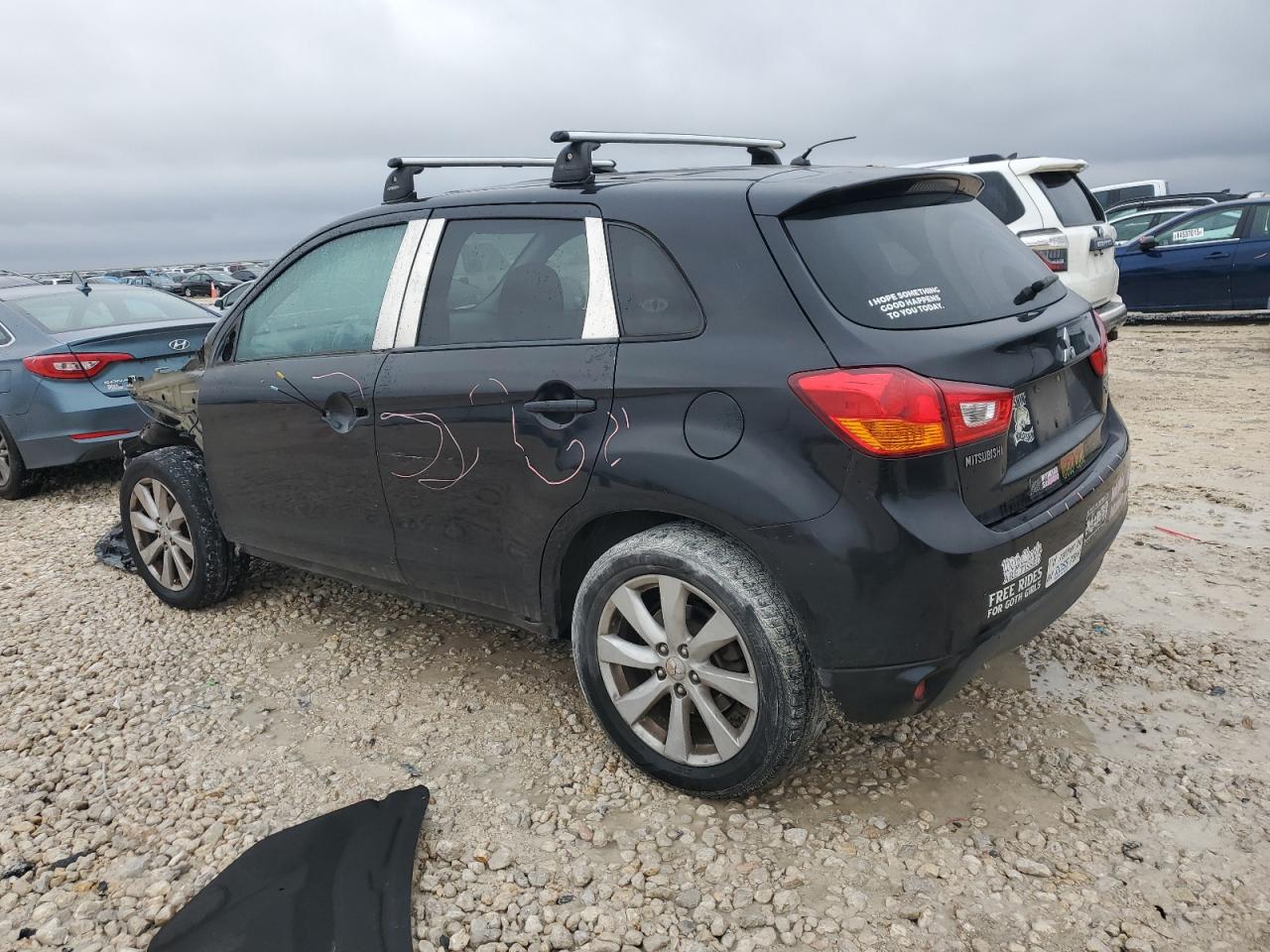 2014 Mitsubishi Outlander - Image 2