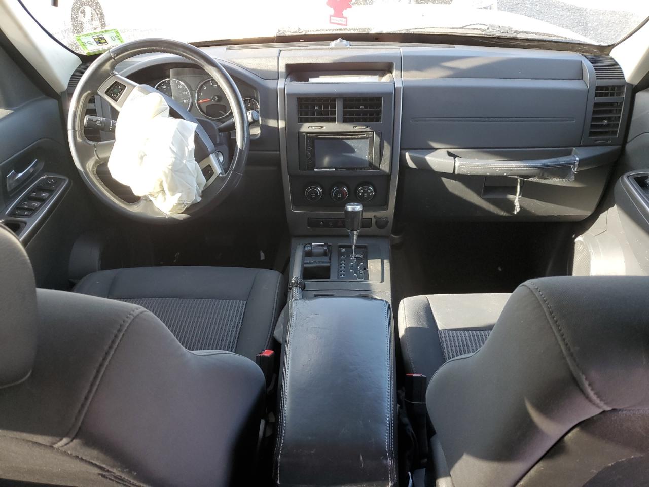 2010 Jeep Liberty (North America) - Image 8