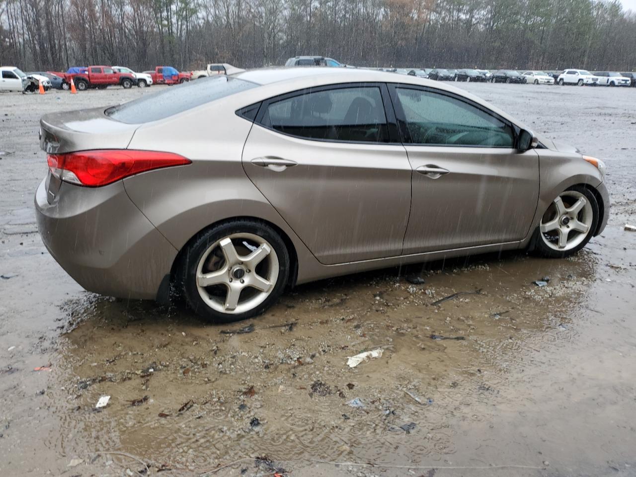 2013 Hyundai Elantra - Image 3