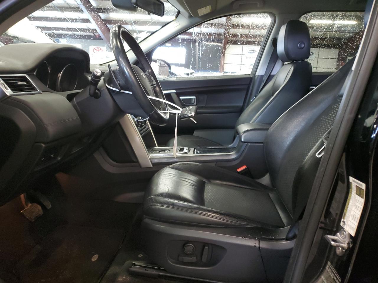 2017 Land Rover Discovery - Image 7