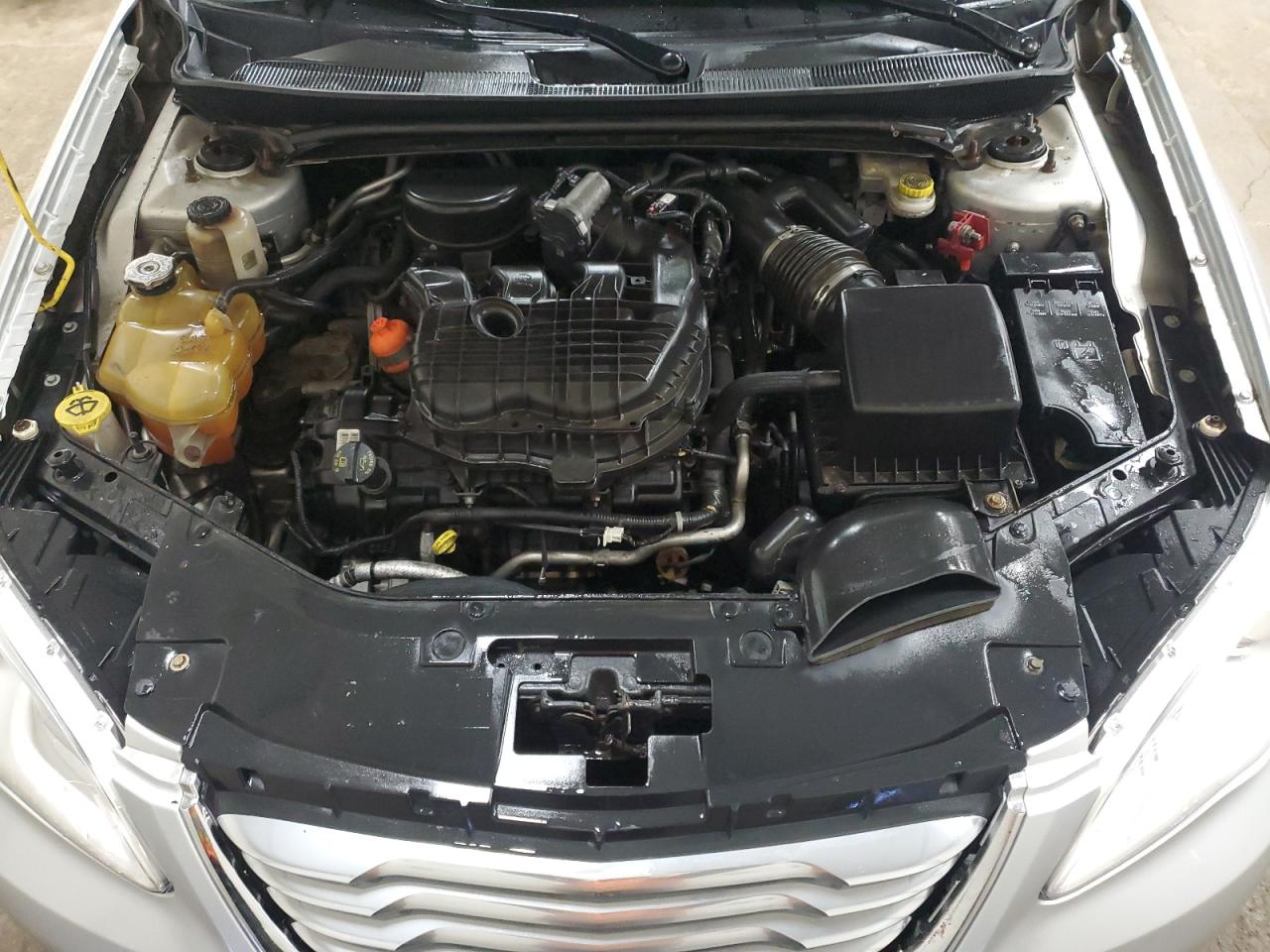 2011 Chrysler 200 - Image 11