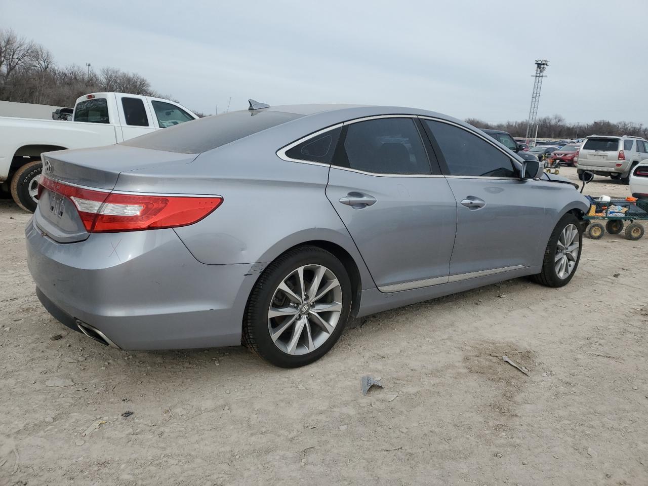 2016 Hyundai Azera - Image 3