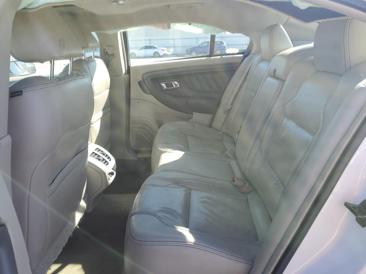 2012 Ford Taurus - Image 10