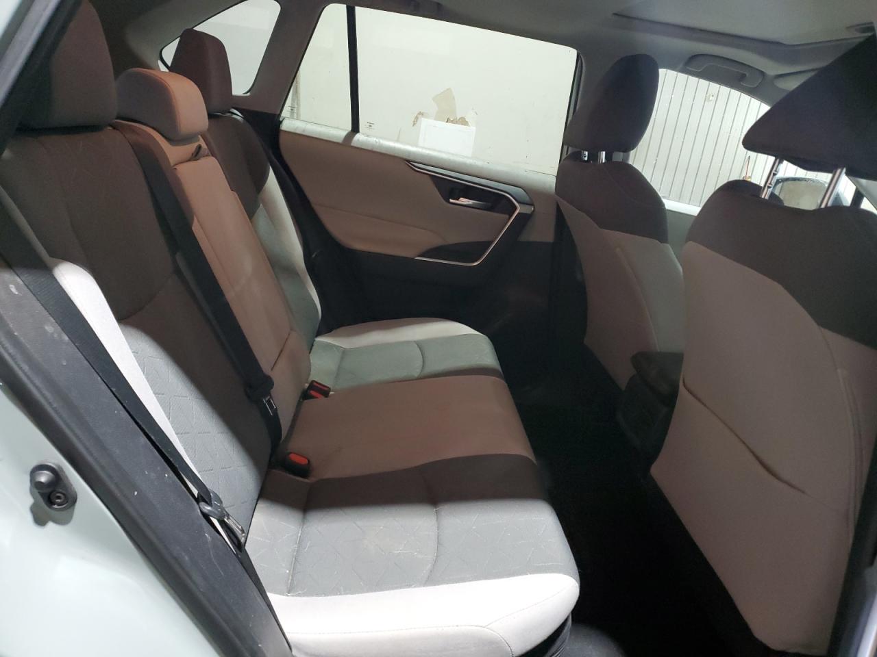 2020 Toyota RAV 4 - Image 11