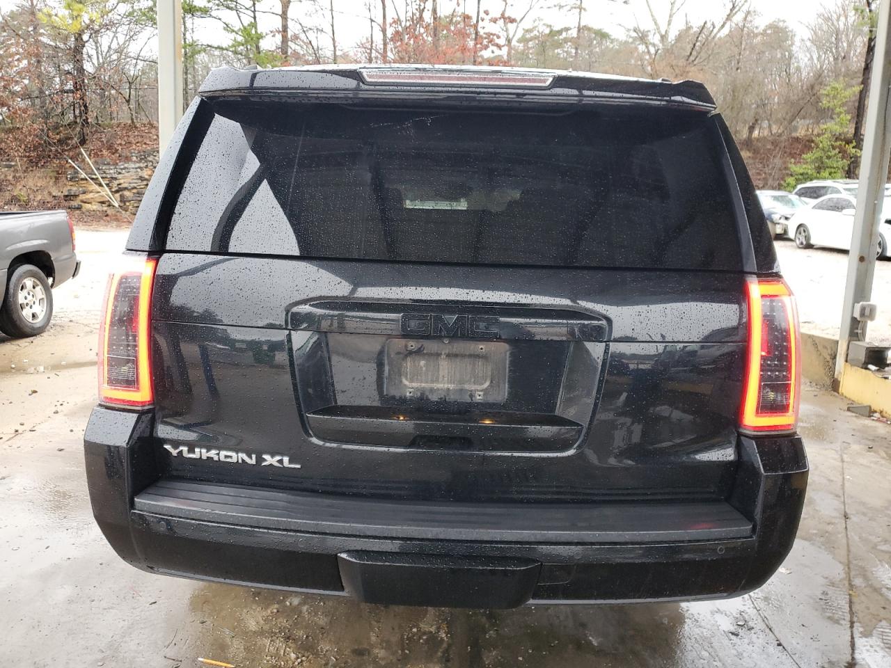 2016 GMC Yukon - Image 6