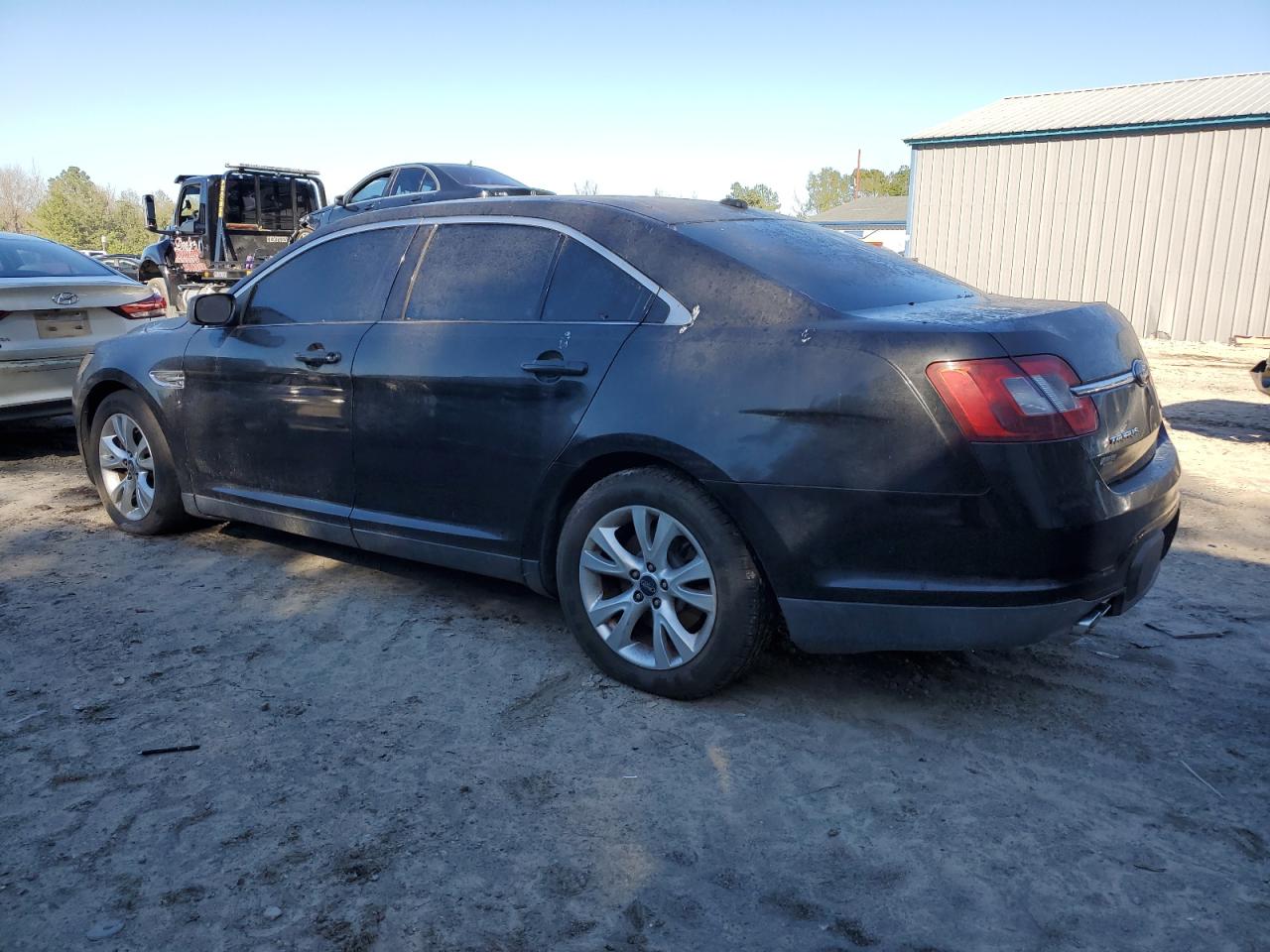 2011 Ford Taurus - Image 2