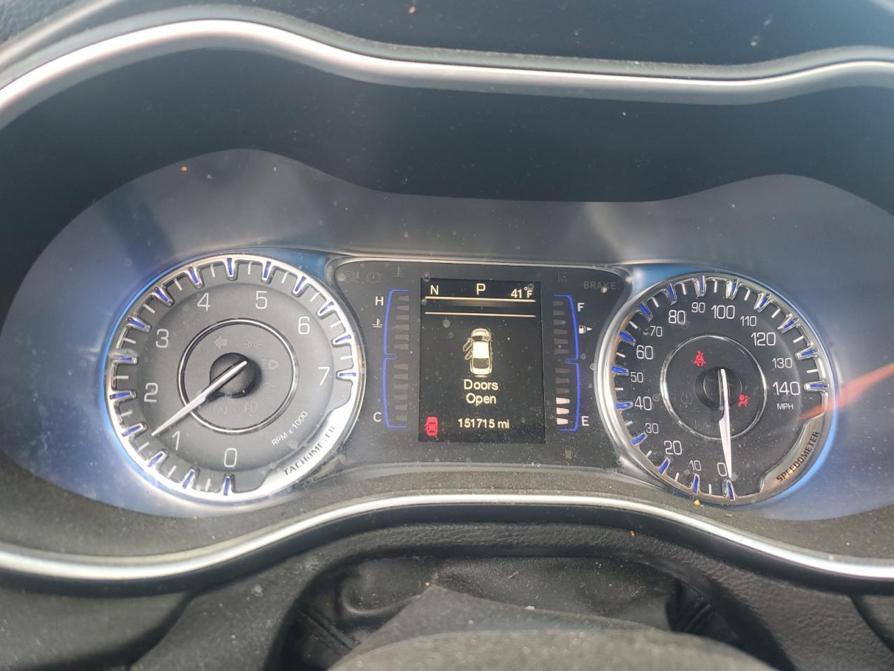 2015 Chrysler 200 - Image 9