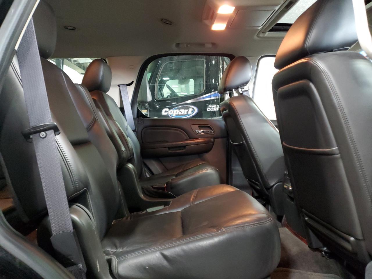 2011 Cadillac Escalade - Image 11