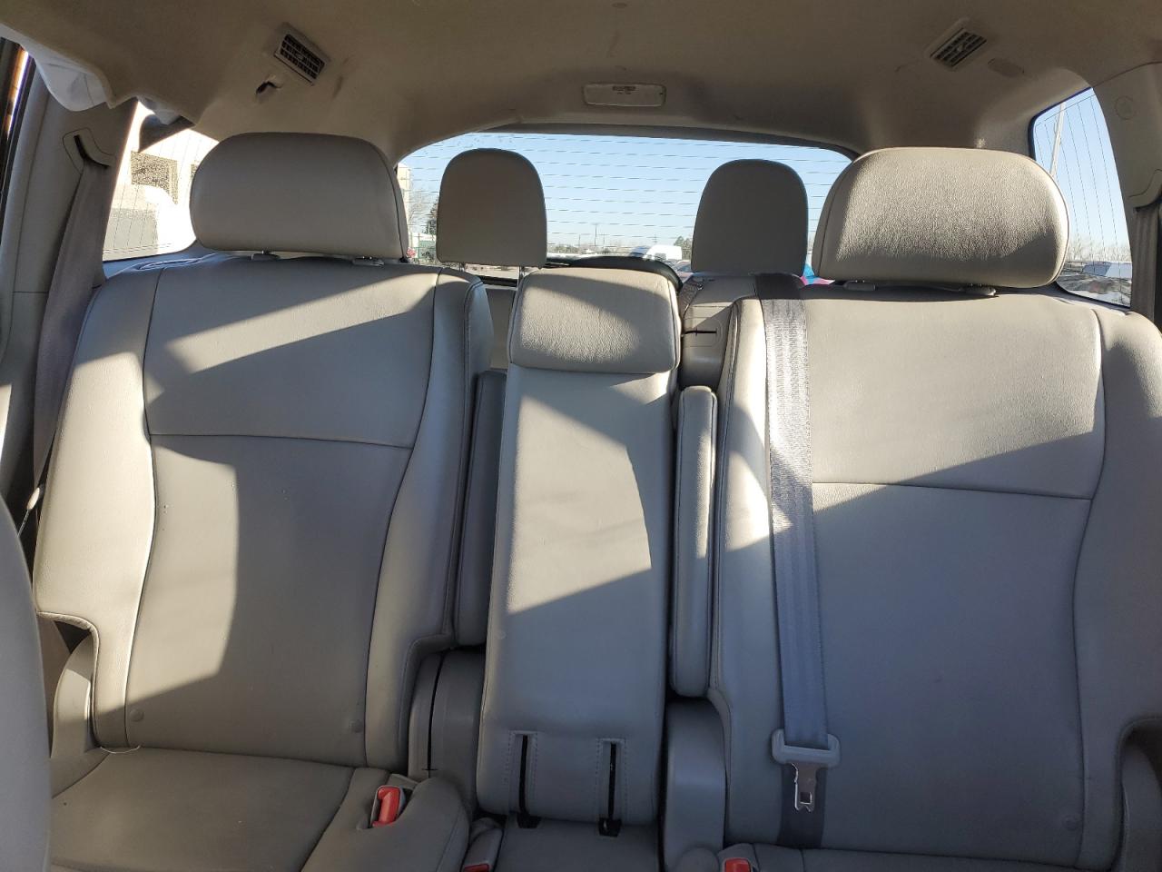 2013 Toyota Highlander - Image 10