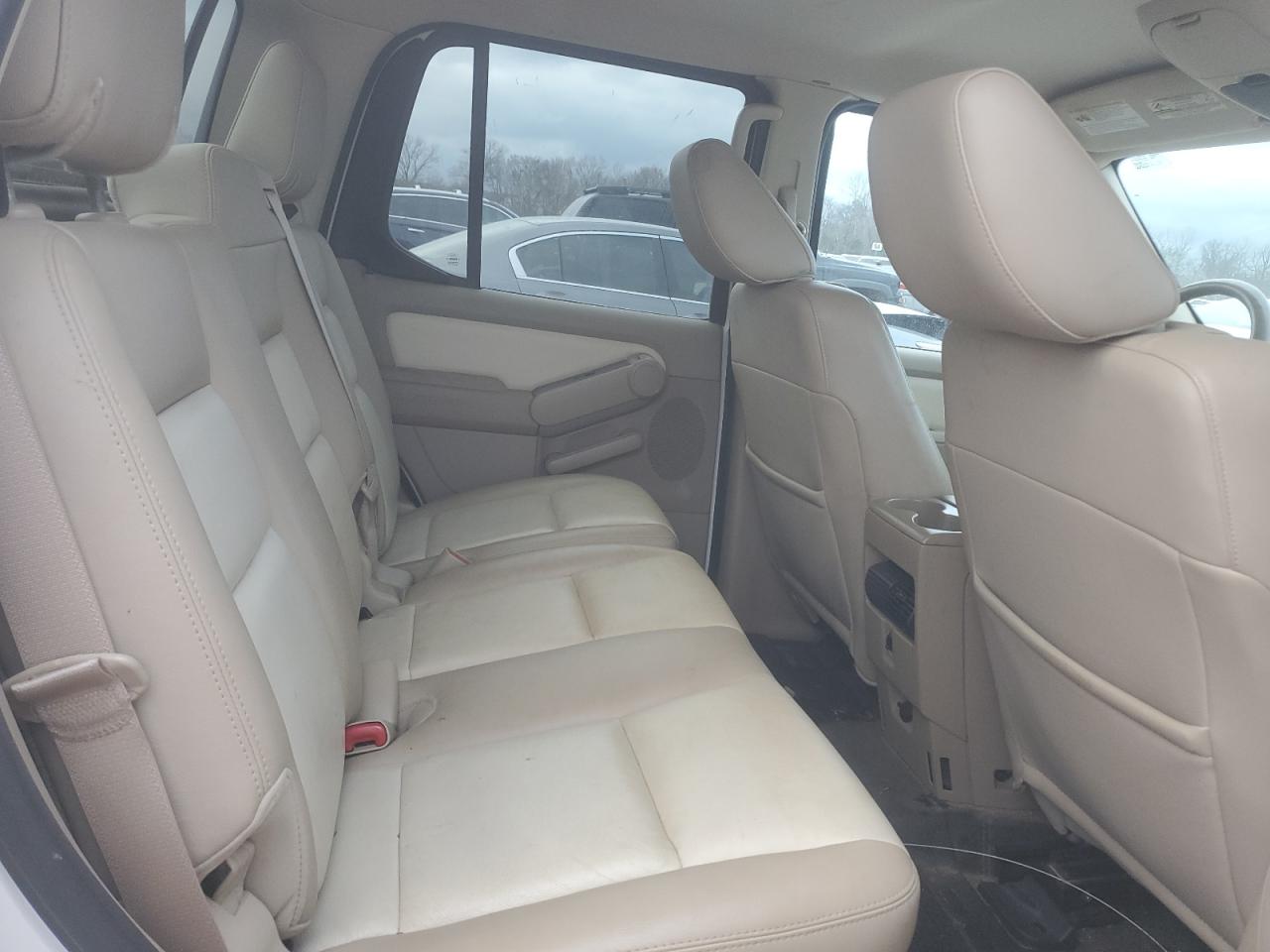 2010 Ford Explorer - Image 10