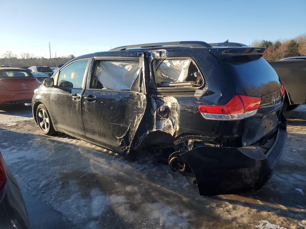 2012 Toyota Sienna - Image 2