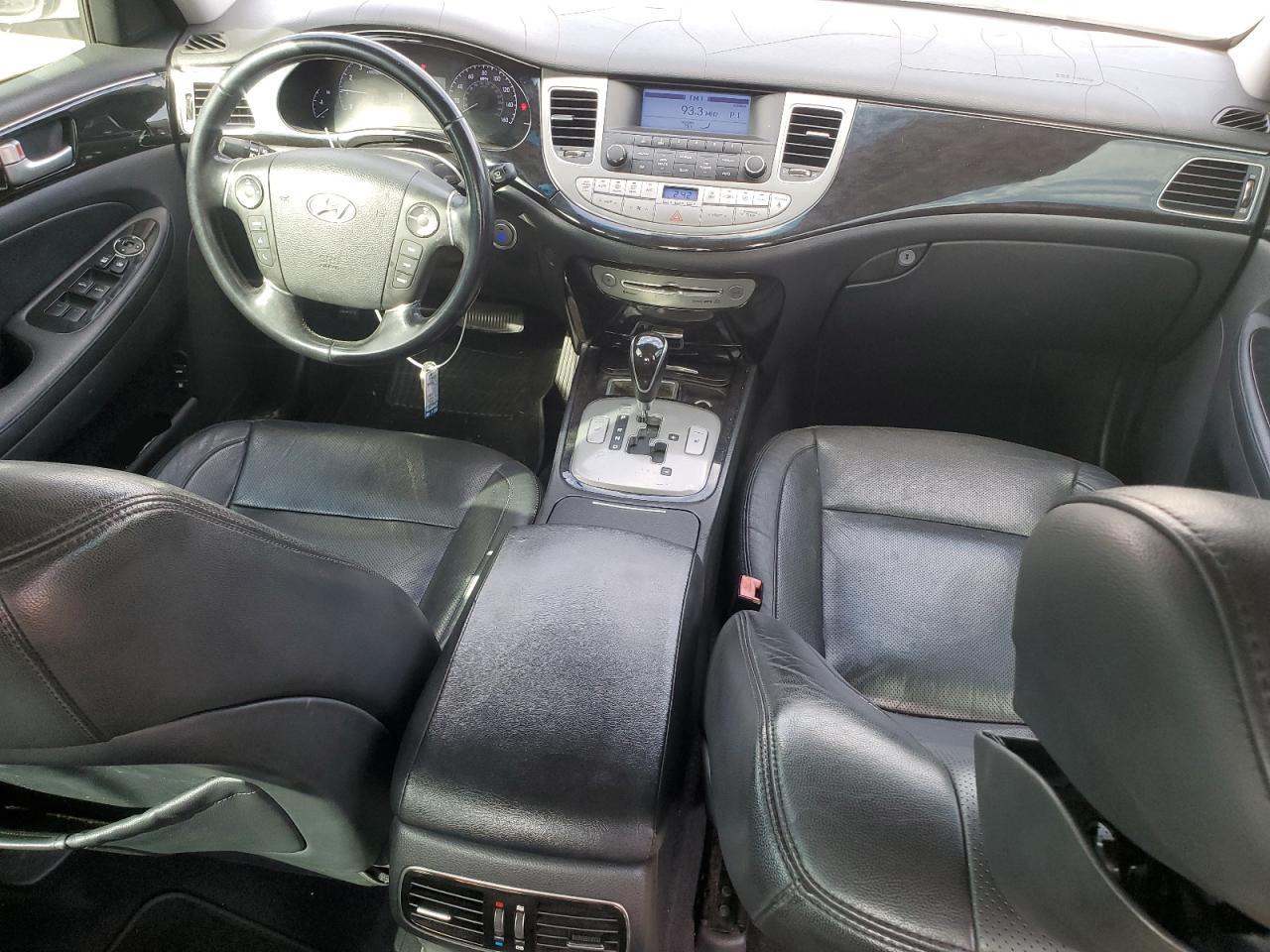 2013 Hyundai Genesis - Image 8