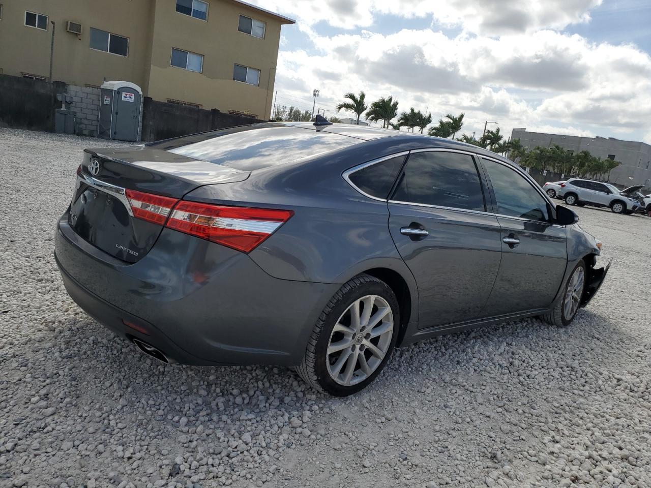 2013 Toyota Avalon - Image 3