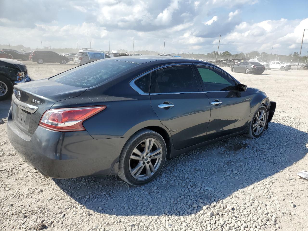 2013 Nissan Altima - Image 3