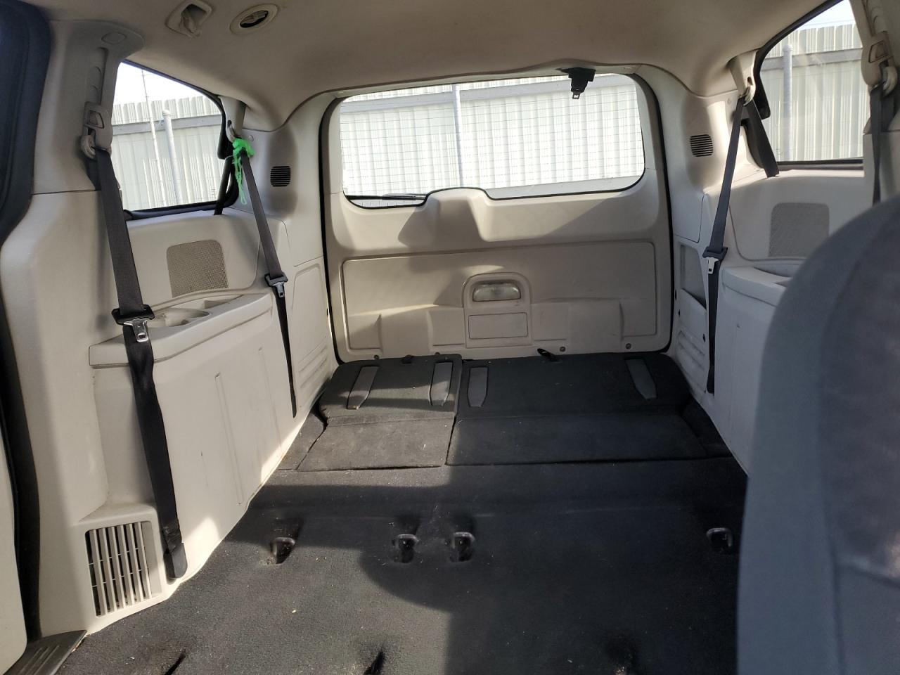 2010 Dodge Caravan - Image 10