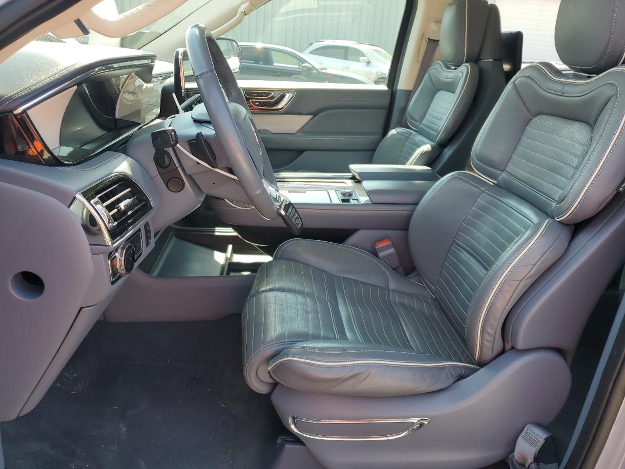 2020 Lincoln Navigator - Image 7