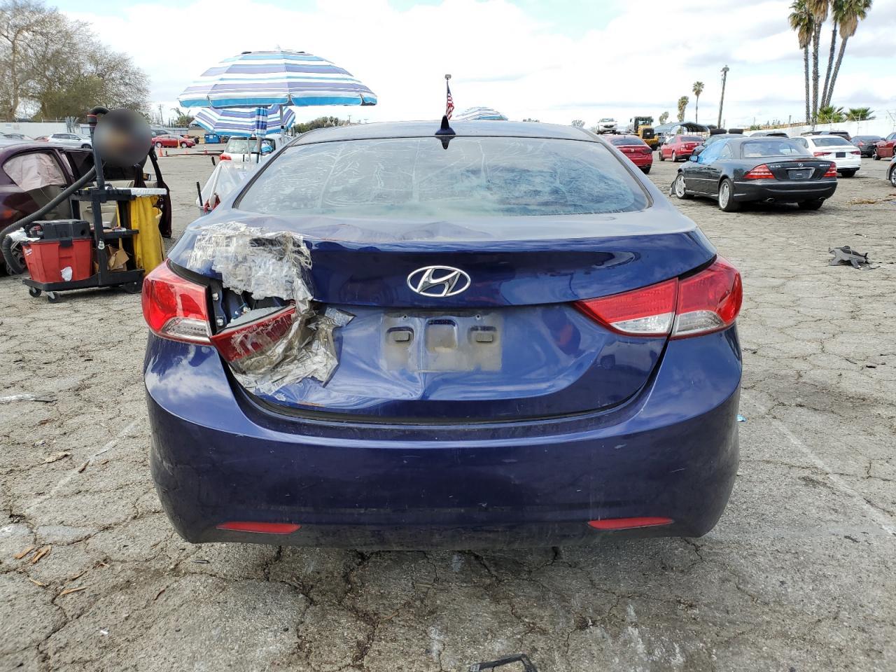 2012 Hyundai Elantra - Image 6