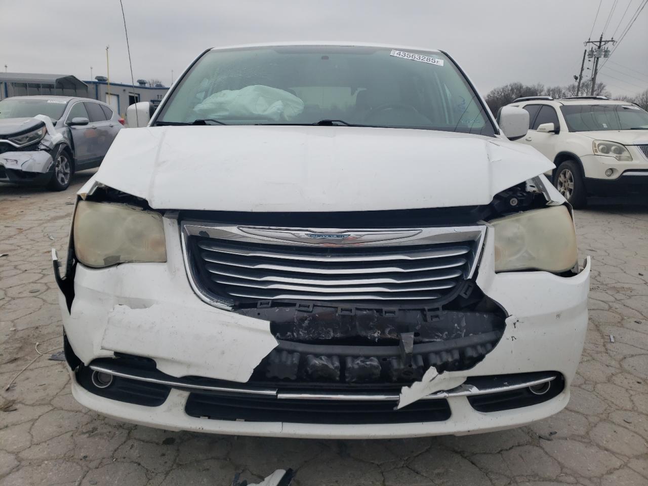 2013 Chrysler Town & Country - Image 5