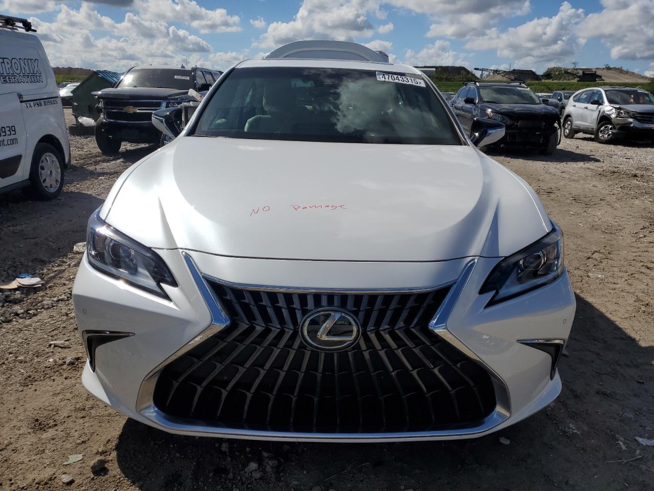 2023 Lexus ES - Image 5